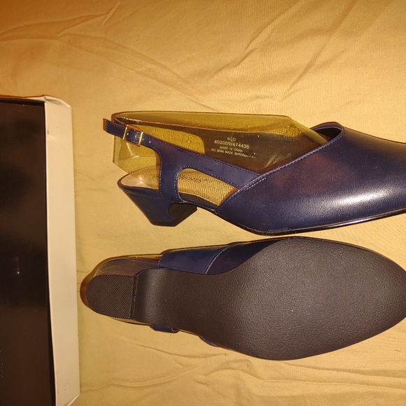 Women's  Addition Shoes - Picture 7 of 9